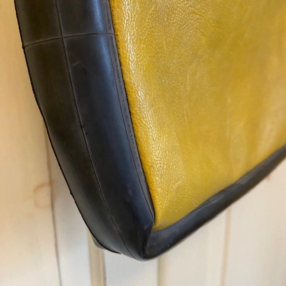 FLAT Yellow Messenger Bag - Picture 8 of 9